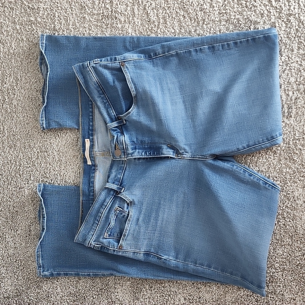 ~Levi's~ Classic Bootcut Jeans/Short